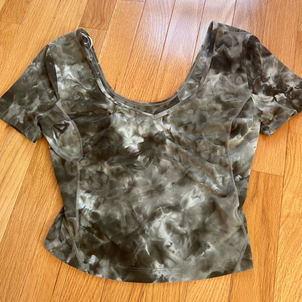 Lululemon Printed Cropped Athletic Shirt